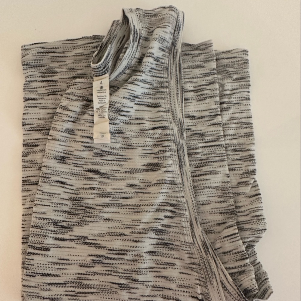 LULULEMON size 4 marled grey tank!!